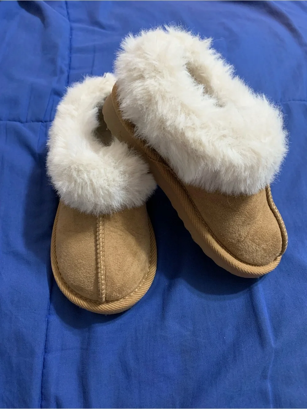 Kids Cozy Faux Fur Slippers Size 10 Tan House Shoes Soft Plush Winter